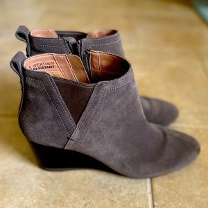Vionic Paloma Suede Wedge Boots size 9